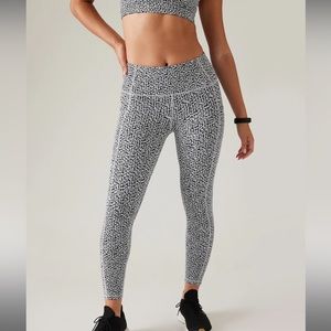 Athleta Ultimate Stash Textured 7/8 Tight Leggings